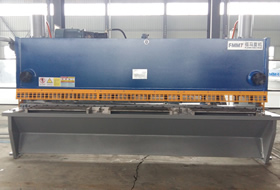 16×4000 2015款(kuan)液壓閘(zhá)式剪闆(pan)機