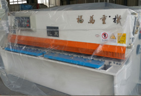 出口(kǒu)型4×2500液壓擺式剪闆(pǎn)機