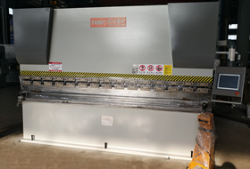 2007 10寸(cun)屏數控(kòng)系統100T3200