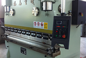 液壓闆(pǎn)料折彎(wān)機