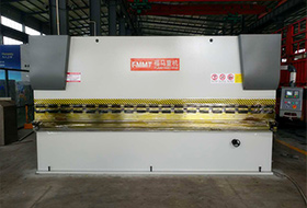 液壓闆(pǎn)料折彎(wan)機WC67Y-100T/4000