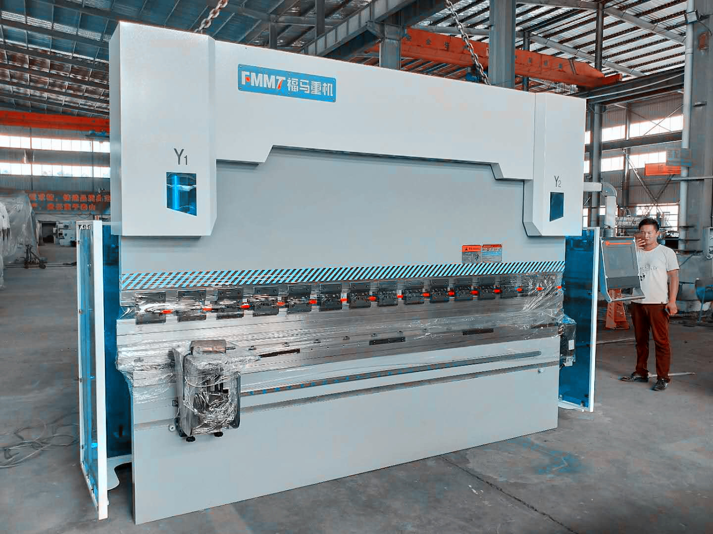 EAS640 4+1軸130T3300數控折彎機(jī)