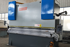 DA52  3+1軸400T4000電(dian)液數控折彎機（電(dian)動拉杆工作台）