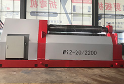 W12-05x2200四輥數控卷(juan)闆機